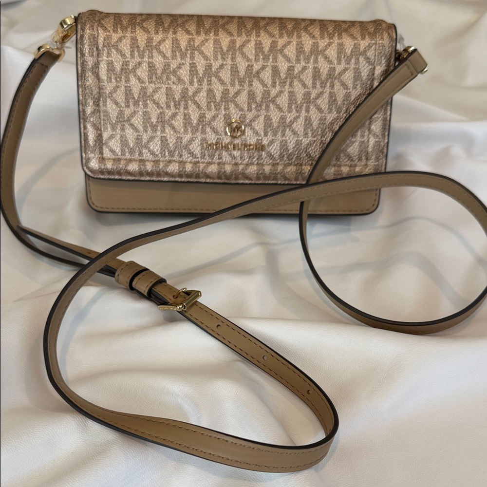 Michael Kors Signature Monogram Beige Crossbody Purse NWTS Fits a 16 pro I Phone